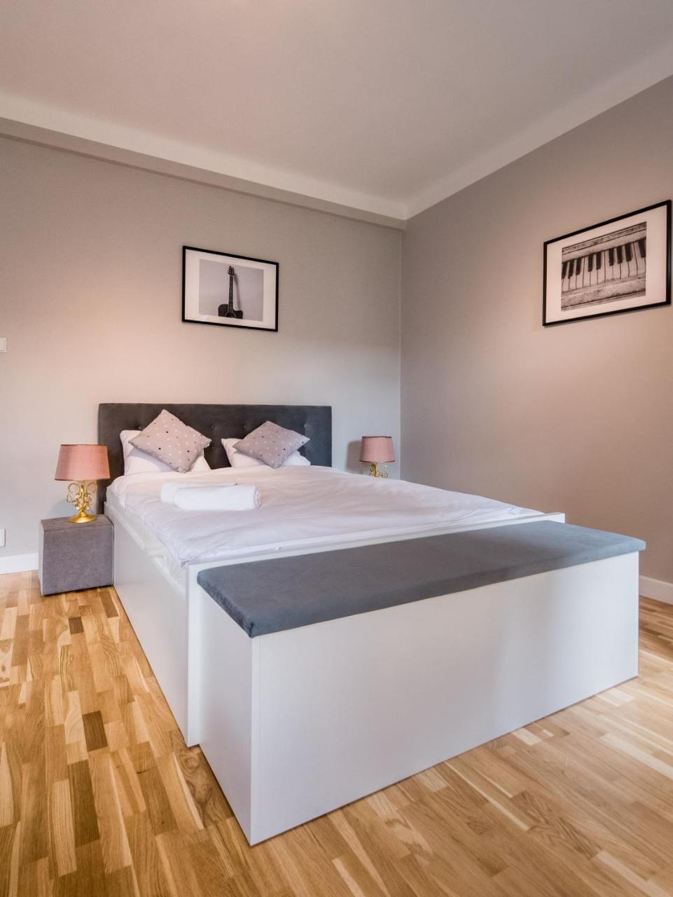 White Residence 4Rooms - City Center Warschau Buitenkant foto
