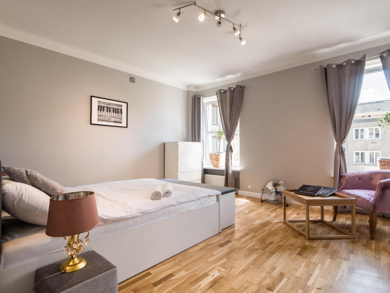 White Residence 4Rooms - City Center Warschau Buitenkant foto